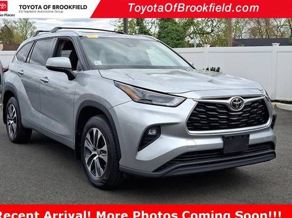 TOYOTA HIGHLANDER 2022 5TDHZRBH2NS230417 image
