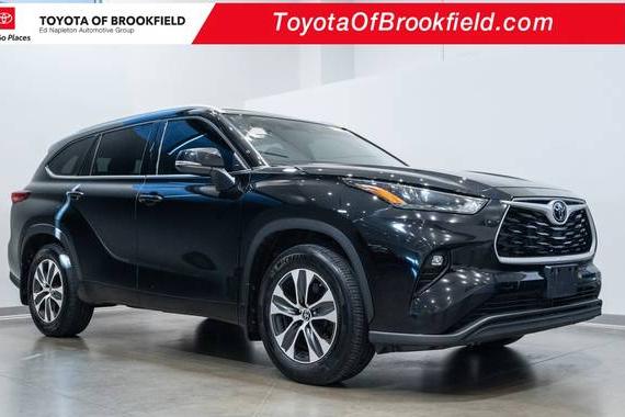 TOYOTA HIGHLANDER 2022 5TDHZRBH2NS166010 image