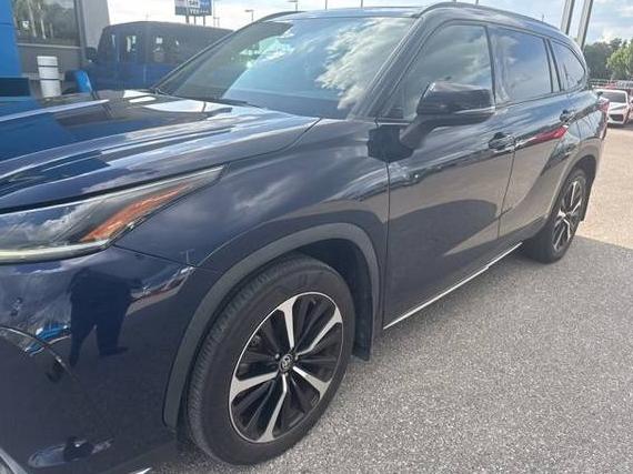 TOYOTA HIGHLANDER 2022 5TDLZRBH4NS242336 image