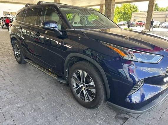 TOYOTA HIGHLANDER 2022 5TDGZRAH7NS550930 image