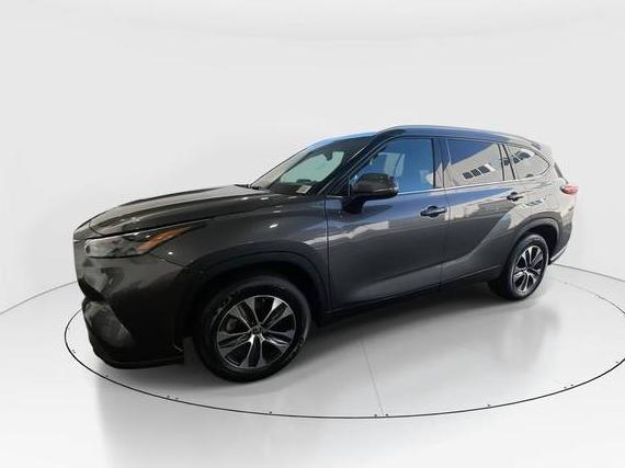 TOYOTA HIGHLANDER 2022 5TDHZRAH1NS549860 image