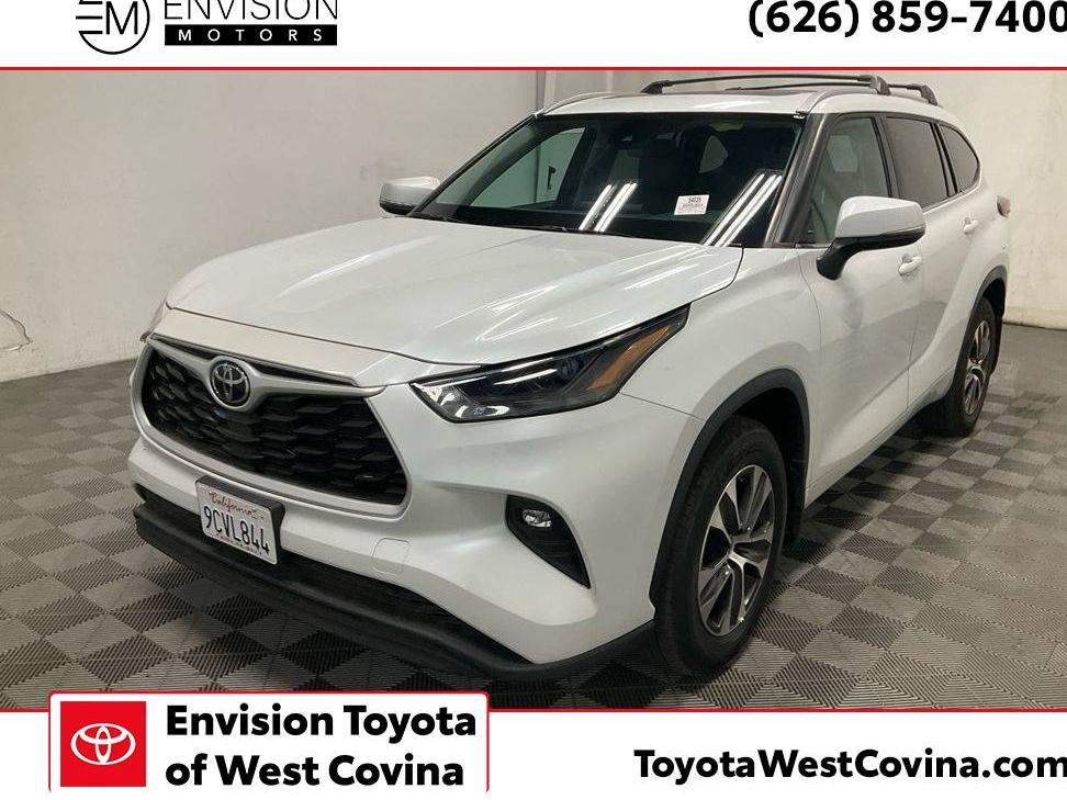 TOYOTA HIGHLANDER 2022 5TDHZRAH9NS557415 image