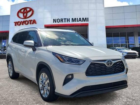 TOYOTA HIGHLANDER 2022 5TDYZRAH9NS138478 image