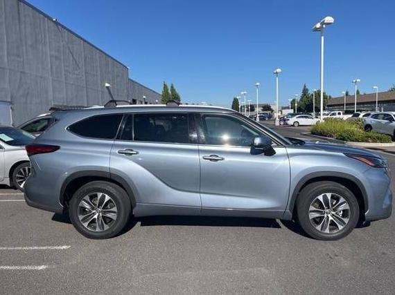 TOYOTA HIGHLANDER 2022 5TDGZRAH9NS134295 image