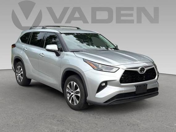 TOYOTA HIGHLANDER 2022 5TDZZRAH4NS110754 image