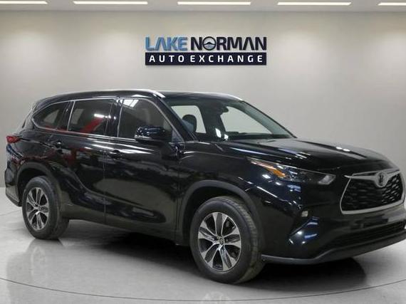 TOYOTA HIGHLANDER 2022 5TDGZRAH0NS558206 image