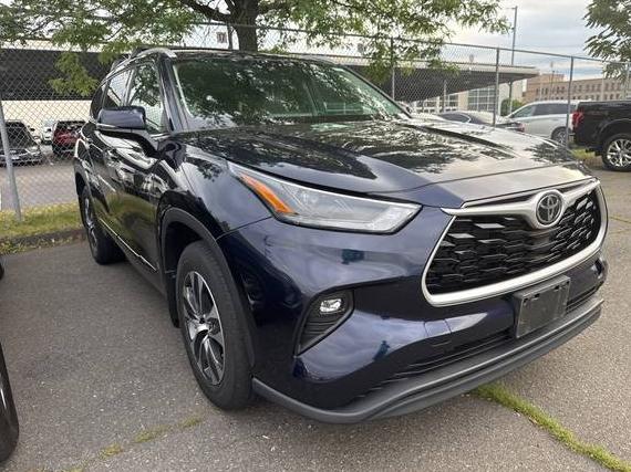 TOYOTA HIGHLANDER 2022 5TDGZRBH3NS192918 image