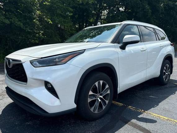 TOYOTA HIGHLANDER 2022 5TDGZRBH5NS580300 image