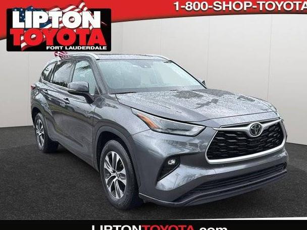 TOYOTA HIGHLANDER 2022 5TDGZRAH0NS102397 image