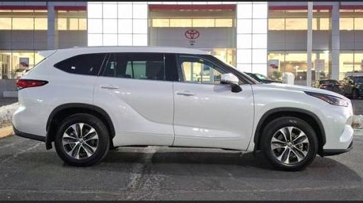 TOYOTA HIGHLANDER 2022 5TDGZRBH7NS565099 image