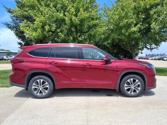 TOYOTA HIGHLANDER 2022 5TDHZRBH4NS560978 image