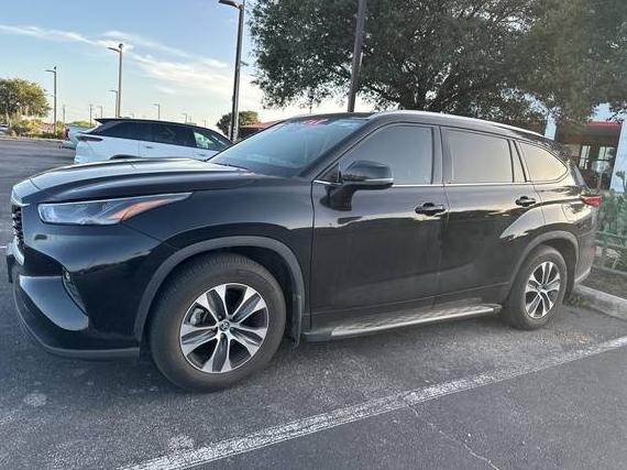 TOYOTA HIGHLANDER 2022 5TDGZRAH3NS138973 image