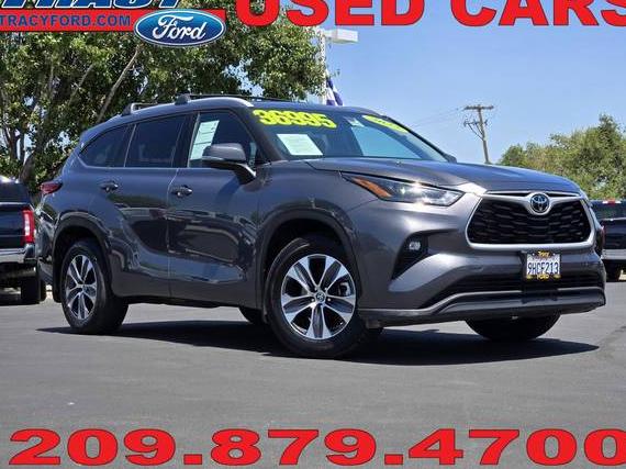 TOYOTA HIGHLANDER 2022 5TDGZRAH1NS141399 image