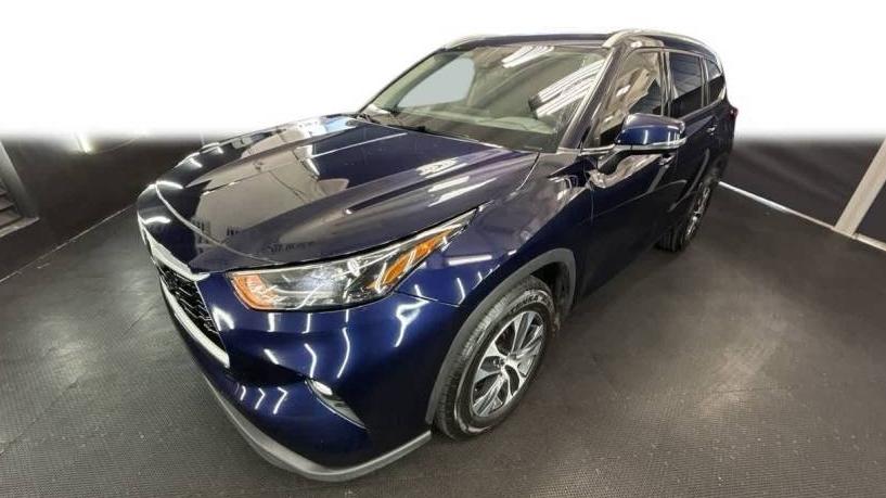 TOYOTA HIGHLANDER 2022 5TDGZRAH1NS141578 image