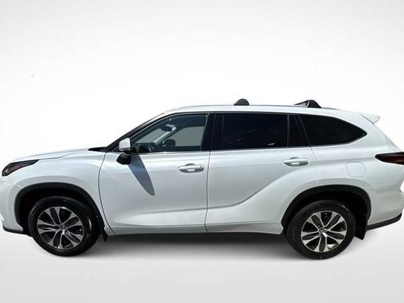TOYOTA HIGHLANDER 2022 5TDGZRBH6NS587501 image