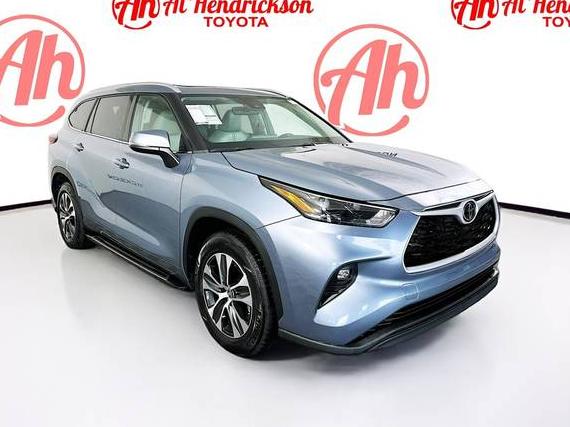 TOYOTA HIGHLANDER 2022 5TDGZRAH2NS127222 image