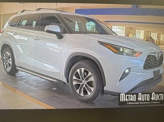 TOYOTA HIGHLANDER 2022 5TDGZRAH2NS127785 image