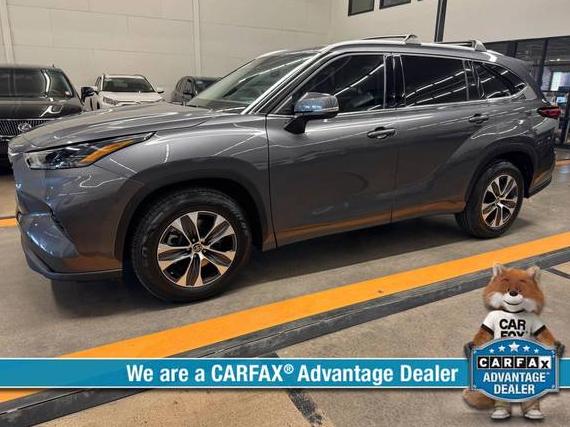 TOYOTA HIGHLANDER 2022 5TDGZRAH9NS131638 image