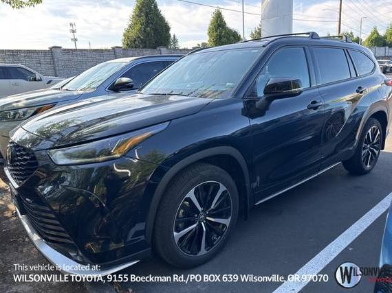 TOYOTA HIGHLANDER 2022 5TDLZRBH1NS250233 image