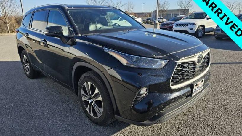 TOYOTA HIGHLANDER 2022 5TDHZRAH6NS104546 image