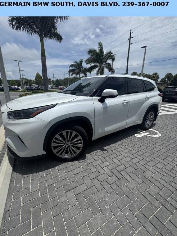 TOYOTA HIGHLANDER 2022 5TDFZRBH8NS217047 image