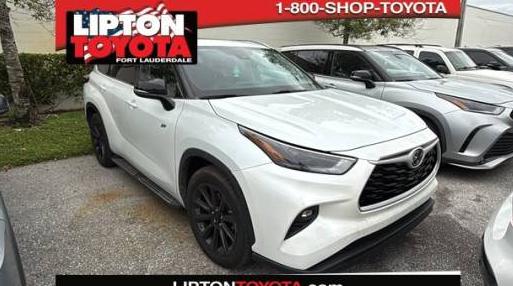 TOYOTA HIGHLANDER 2022 5TDGZRAH0NS550641 image