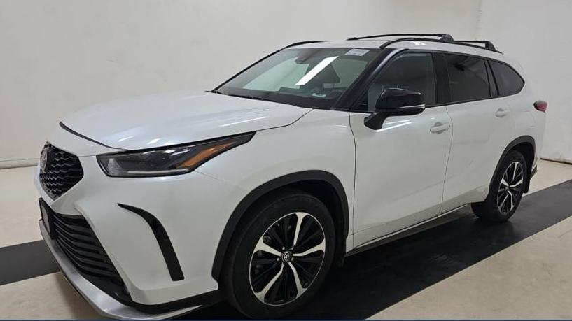 TOYOTA HIGHLANDER 2022 5TDJZRBHXNS218615 image