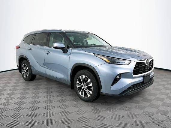 TOYOTA HIGHLANDER 2022 5TDGZRBH8NS185737 image