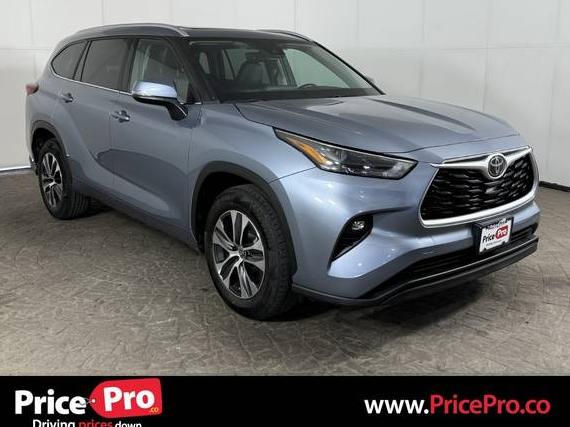 TOYOTA HIGHLANDER 2022 5TDGZRAH1NS106247 image