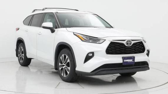 TOYOTA HIGHLANDER 2022 5TDHZRAH4NS117747 image