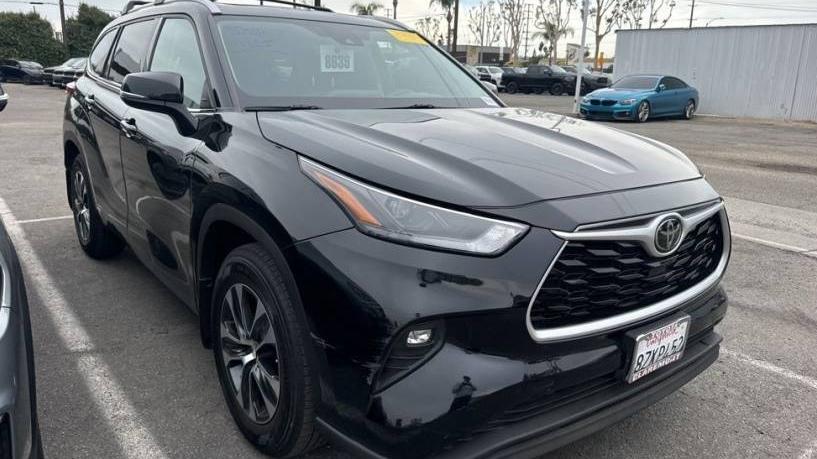 TOYOTA HIGHLANDER 2022 5TDHZRAH3NS096776 image