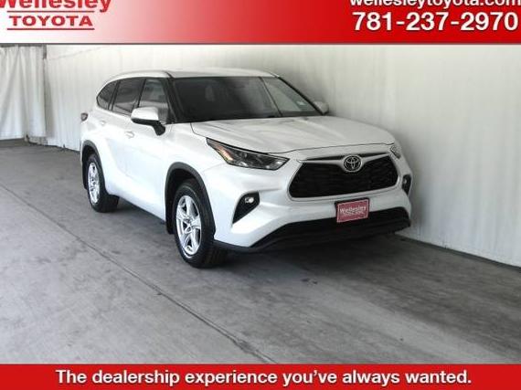 TOYOTA HIGHLANDER 2022 5TDBZRBH3NS244140 image