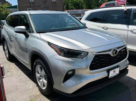 TOYOTA HIGHLANDER 2022 5TDBZRBH1NS224937 image