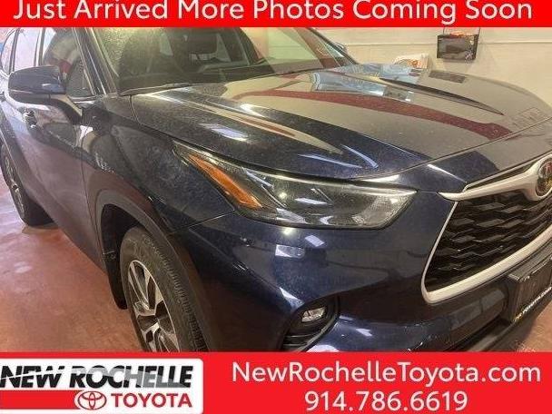 TOYOTA HIGHLANDER 2022 5TDGZRBH5NS203711 image