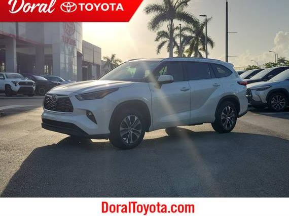 TOYOTA HIGHLANDER 2022 5TDHZRAHXNS131264 image
