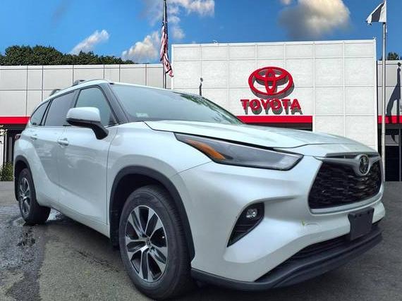 TOYOTA HIGHLANDER 2022 5TDGZRBH4NS587707 image