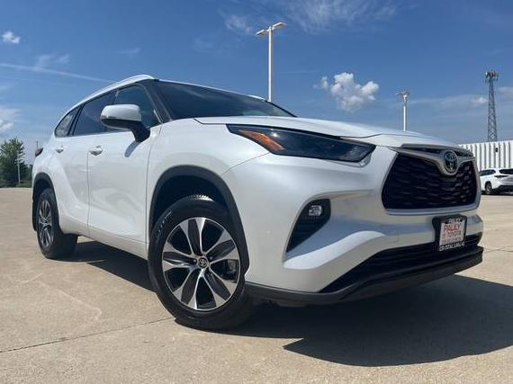 TOYOTA HIGHLANDER 2022 5TDGZRBH0NS238513 image