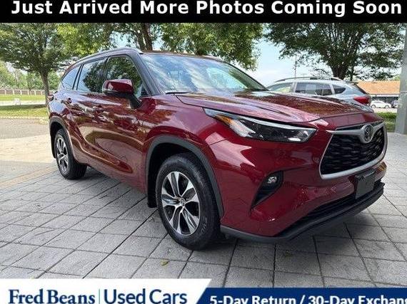 TOYOTA HIGHLANDER 2022 5TDHZRBH6NS256857 image