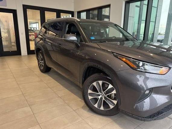 TOYOTA HIGHLANDER 2022 5TDGARAH5NS511177 image