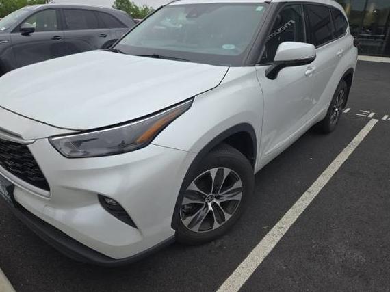 TOYOTA HIGHLANDER 2022 5TDGZRBH3NS241373 image