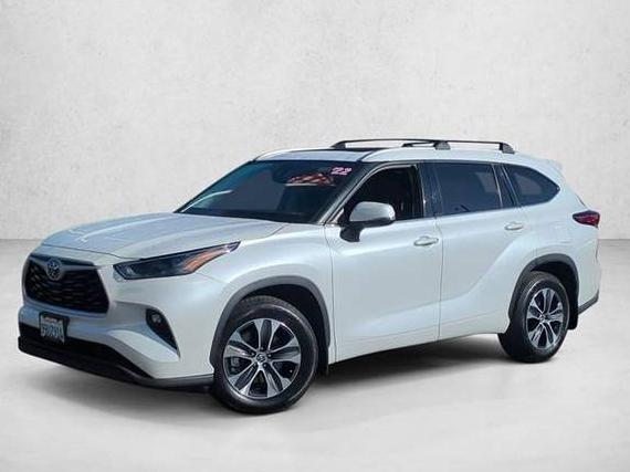 TOYOTA HIGHLANDER 2022 5TDHZRAH0NS552958 image