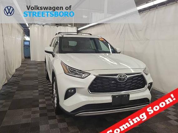 TOYOTA HIGHLANDER 2022 5TDFZRBH6NS200893 image