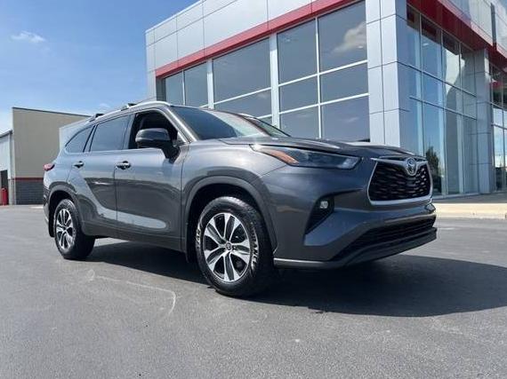 TOYOTA HIGHLANDER 2022 5TDGZRBH2NS222071 image