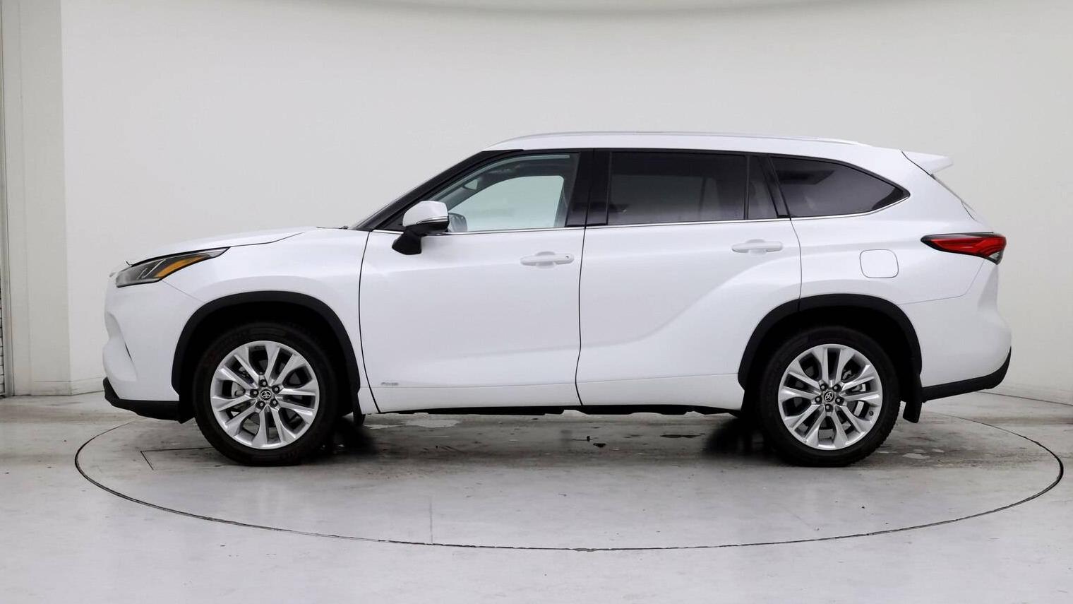 TOYOTA HIGHLANDER 2022 5TDXBRCH1NS549841 image