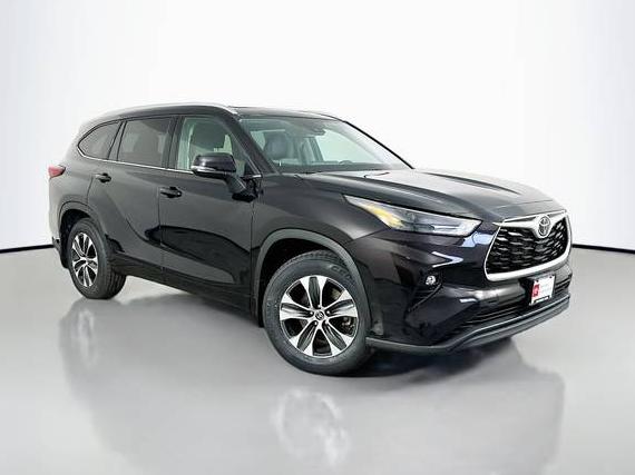 TOYOTA HIGHLANDER 2022 5TDGZRBH2NS196314 image