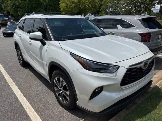TOYOTA HIGHLANDER 2022 5TDHZRAH5NS129132 image
