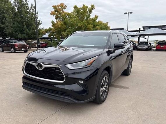 TOYOTA HIGHLANDER 2022 5TDGZRAH8NS541668 image