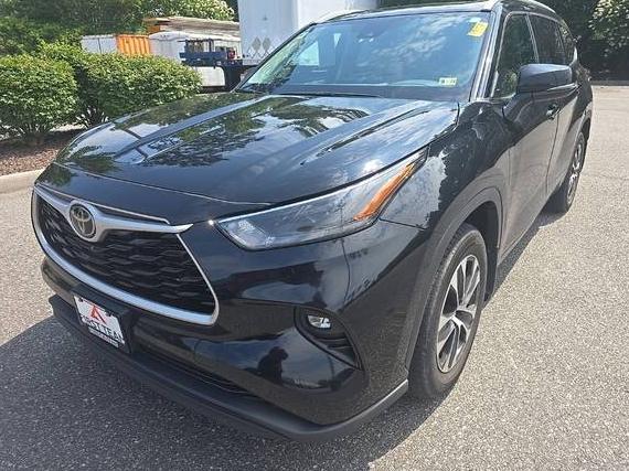 TOYOTA HIGHLANDER 2022 5TDGZRBH8NS590707 image
