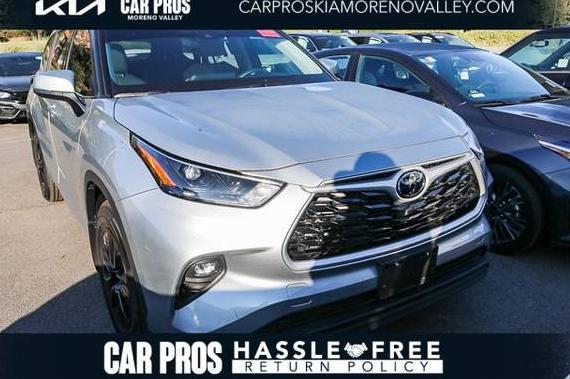 TOYOTA HIGHLANDER 2022 5TDHZRAH3NS556079 image