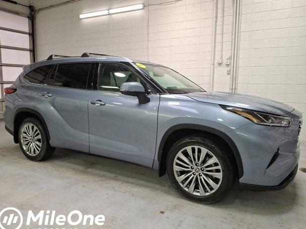 TOYOTA HIGHLANDER 2022 5TDFZRBH1NS228696 image